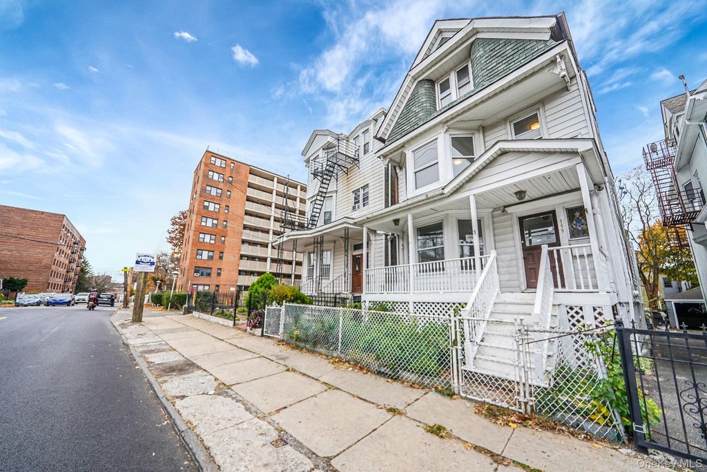 Photo of 155 Hawthorne Avenue, Yonkers, NY 10701 (MLS # 931038)