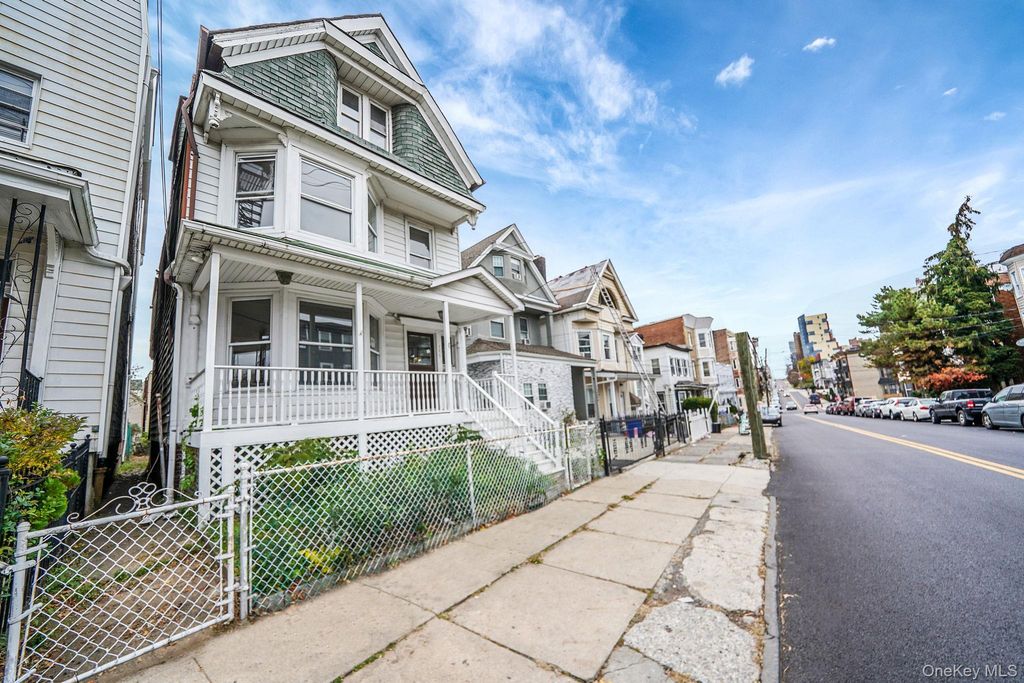 Photo of 155 Hawthorne Avenue, Yonkers, NY 10701 (MLS # 931038)