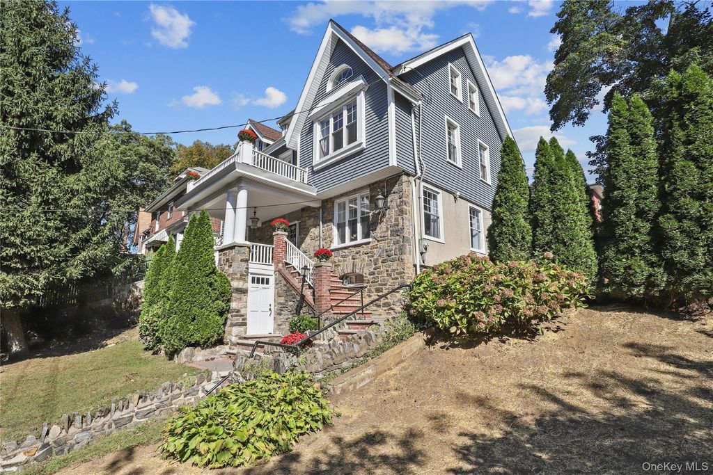 Photo of 20 Midland Avenue, Yonkers, NY 10705 (MLS # 922340)
