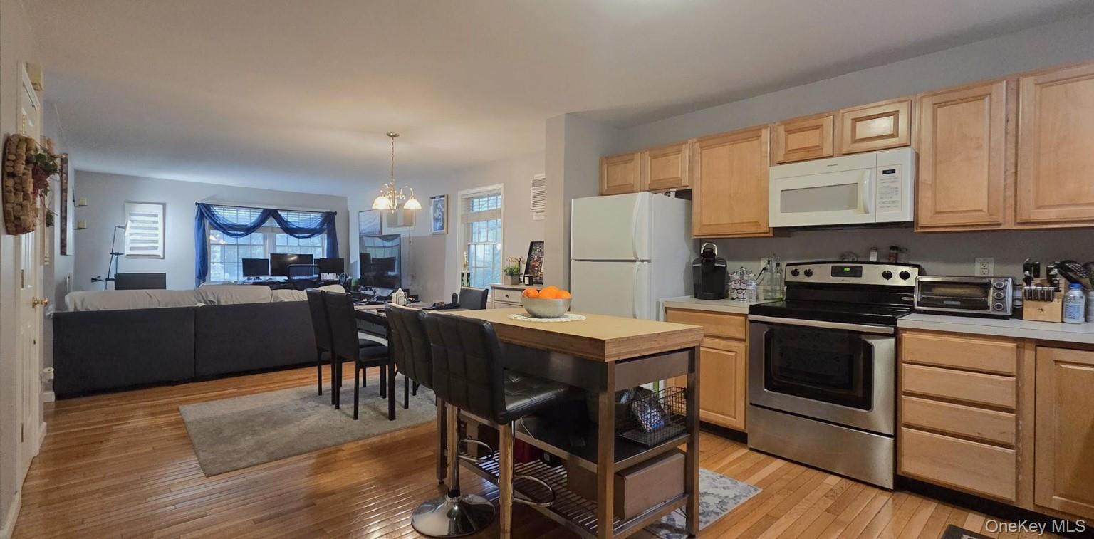 36 E Washington Place