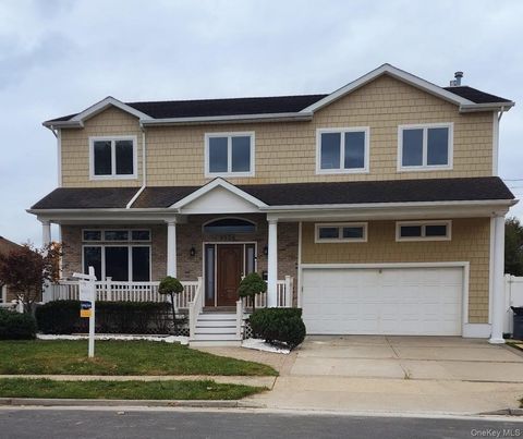 Photo of 3328 Woodward Street, Oceanside, NY 11572 (MLS # 928051)