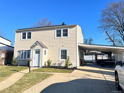 137 Center Lane Levittown NY 11756