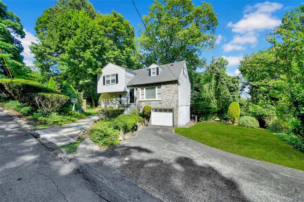 Photo of 38 Stockbridge Road, Yonkers, NY 10710 (MLS # 1036000)