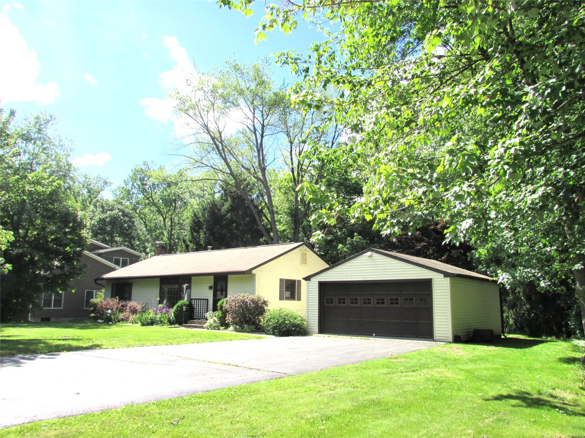 Holiday Street, Pawling, New York - 3 Bedrooms  
1 Bathrooms  
5 Rooms - 