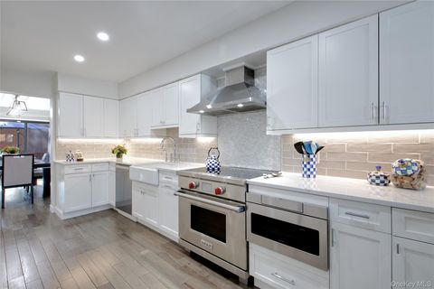 Condo For Sale - 40 Cricket Club Drive<br/> Roslyn, NY 11576