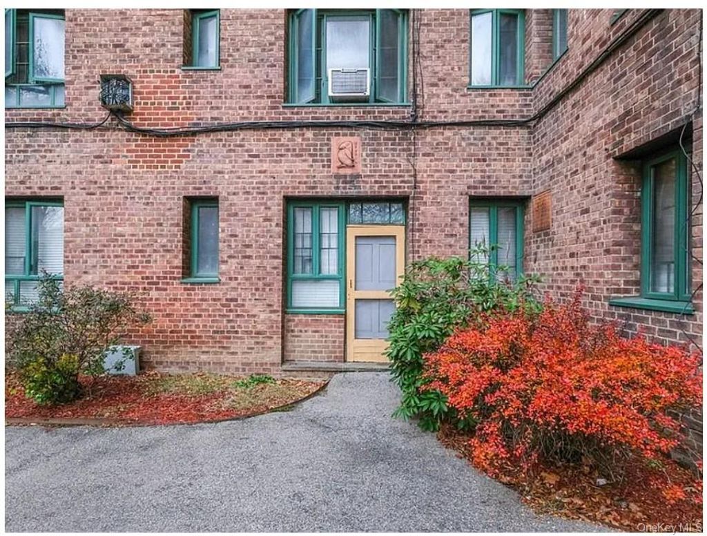 Photo of 1969 McGraw Avenue #6B, Bronx, NY 10462 (MLS # 1024751)