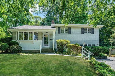Homes For Sale - 34 Gristmill Lane<br/> Huntington, NY 11743