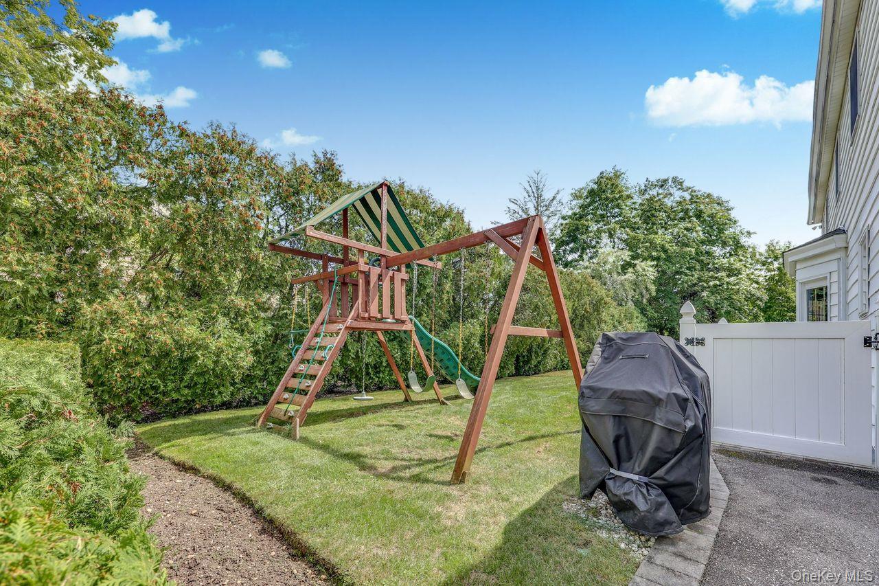 Hewlett Bay Park, New York 11557, United States, 7 Bedrooms Bedrooms, ,5 BathroomsBathrooms,Residential,Active,207037