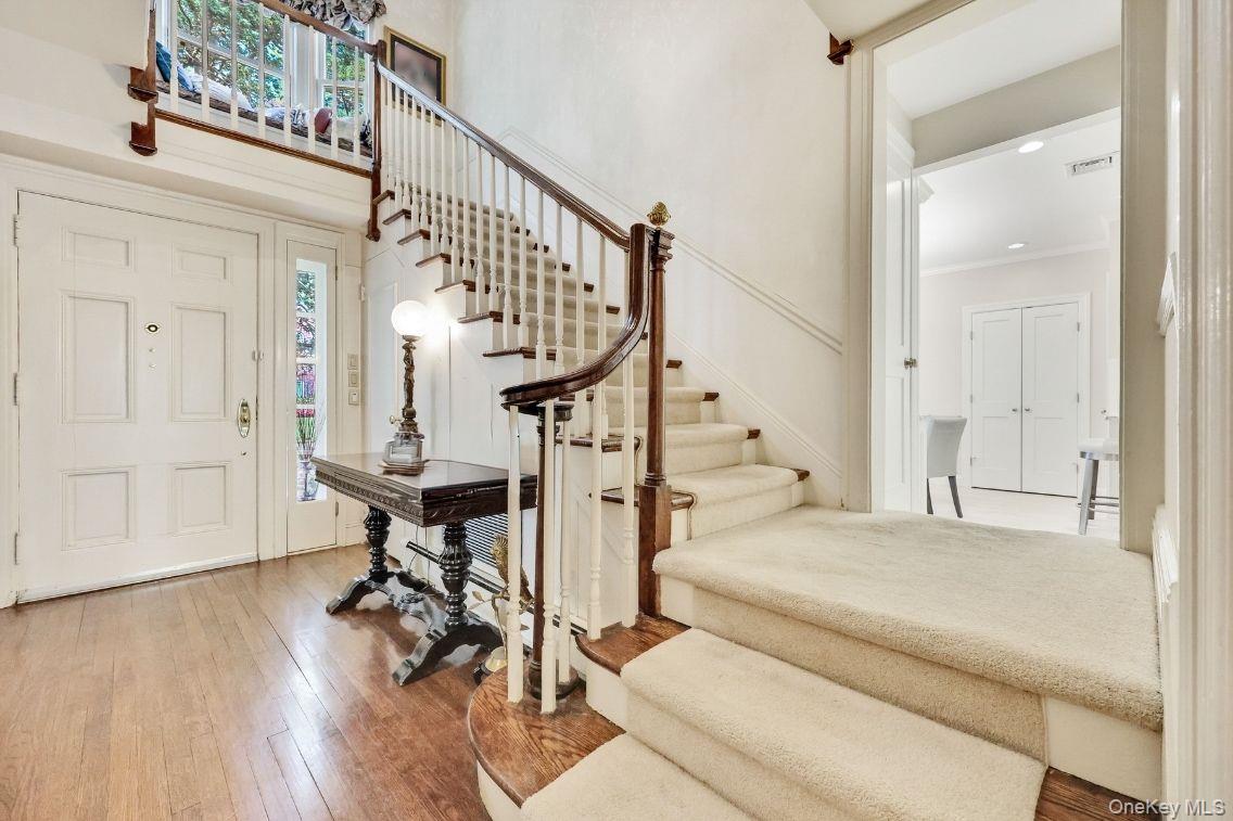 Hewlett Bay Park, New York 11557, United States, 7 Bedrooms Bedrooms, ,5 BathroomsBathrooms,Residential,Active,207037