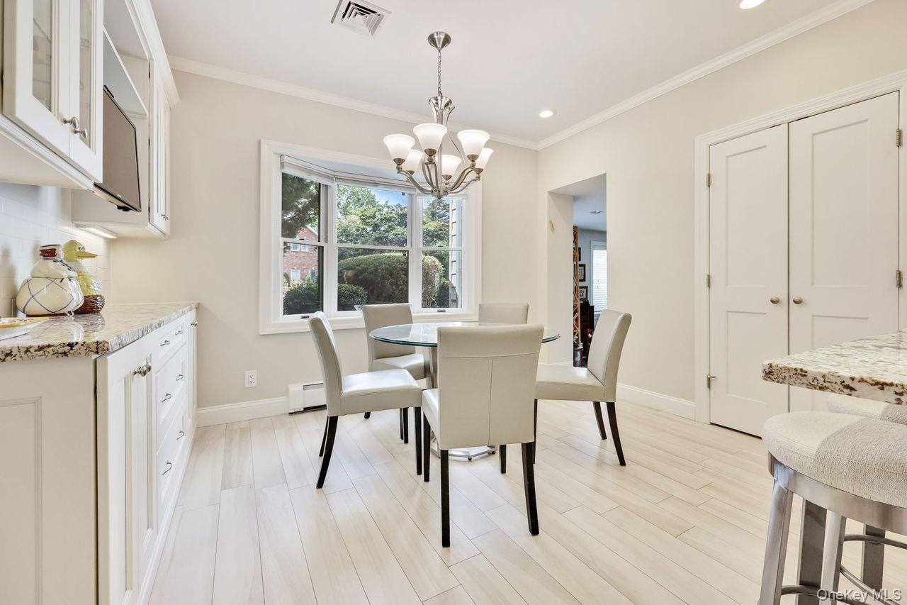 Hewlett Bay Park, New York 11557, United States, 7 Bedrooms Bedrooms, ,5 BathroomsBathrooms,Residential,Active,207037