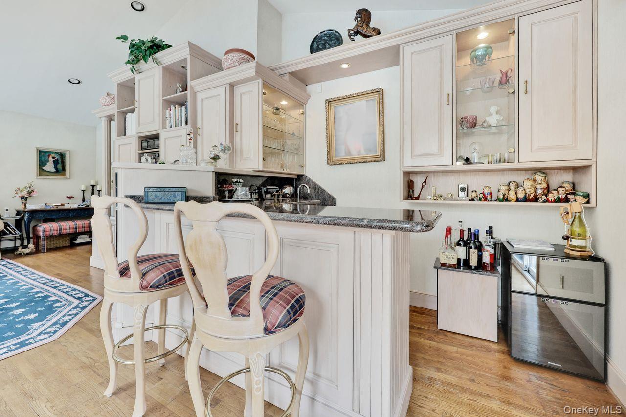 Hewlett Bay Park, New York 11557, United States, 7 Bedrooms Bedrooms, ,5 BathroomsBathrooms,Residential,Active,207037