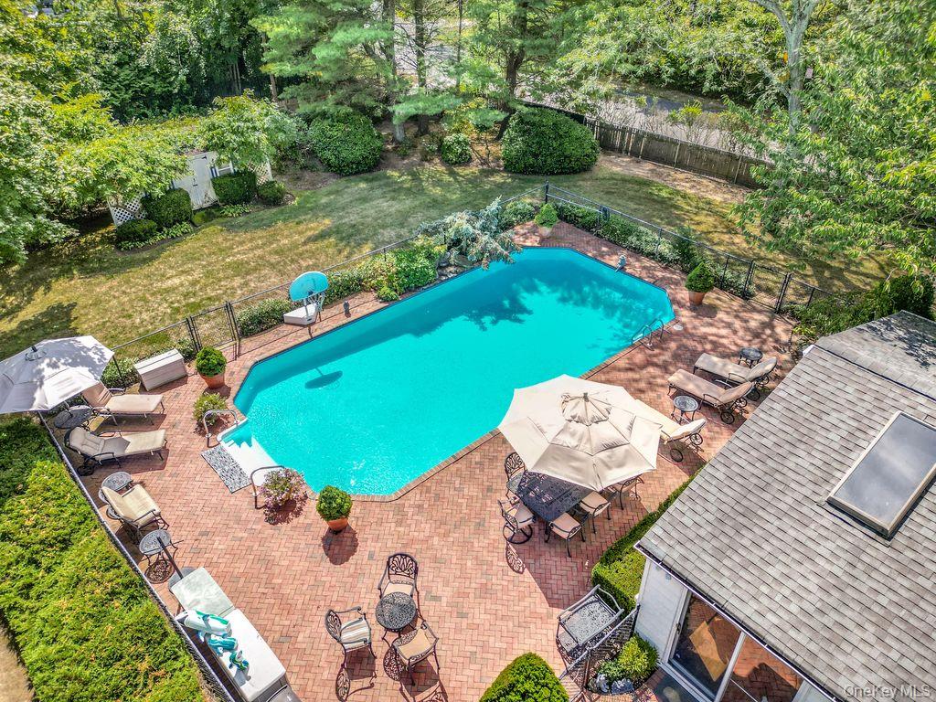 Hewlett Bay Park, New York 11557, United States, 7 Bedrooms Bedrooms, ,5 BathroomsBathrooms,Residential,Active,207037