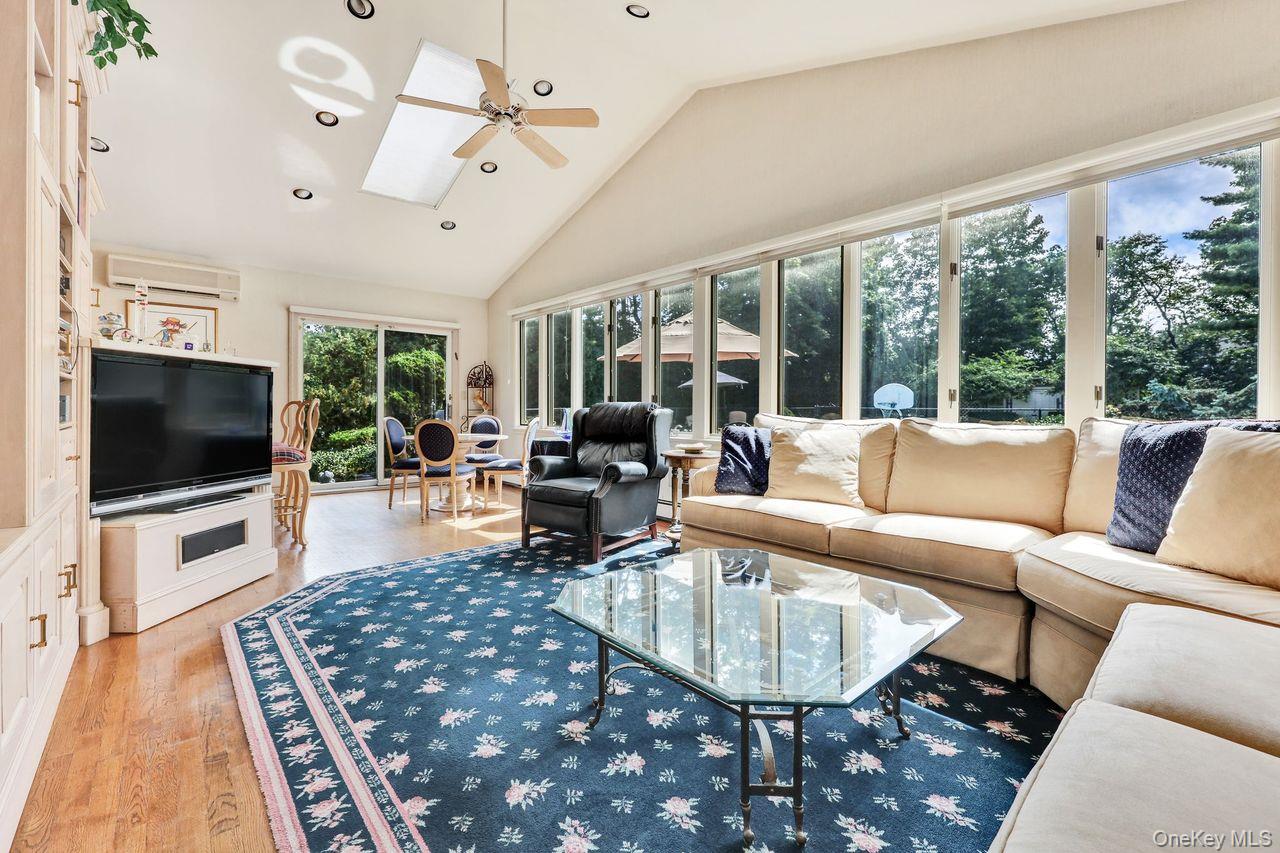 Hewlett Bay Park, New York 11557, United States, 7 Bedrooms Bedrooms, ,5 BathroomsBathrooms,Residential,Active,207037