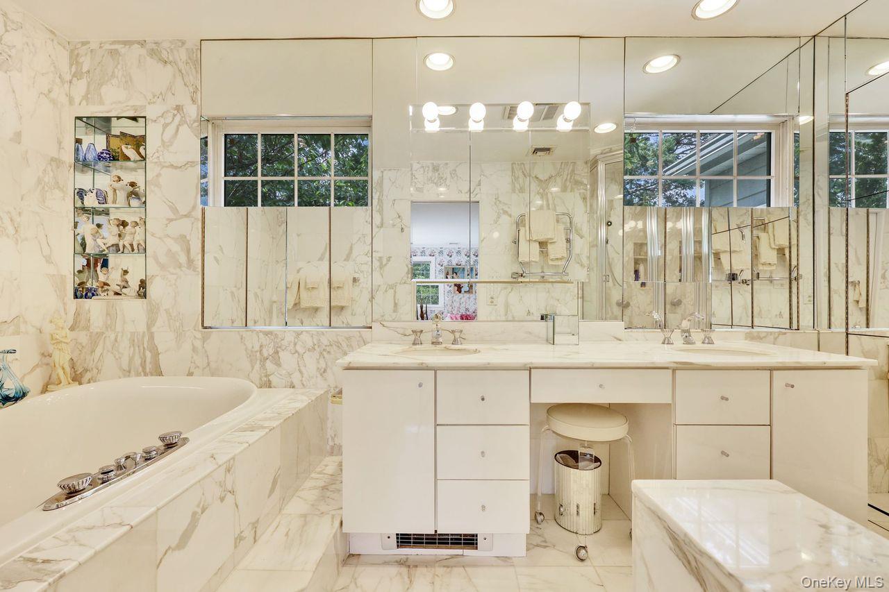 Hewlett Bay Park, New York 11557, United States, 7 Bedrooms Bedrooms, ,5 BathroomsBathrooms,Residential,Active,207037