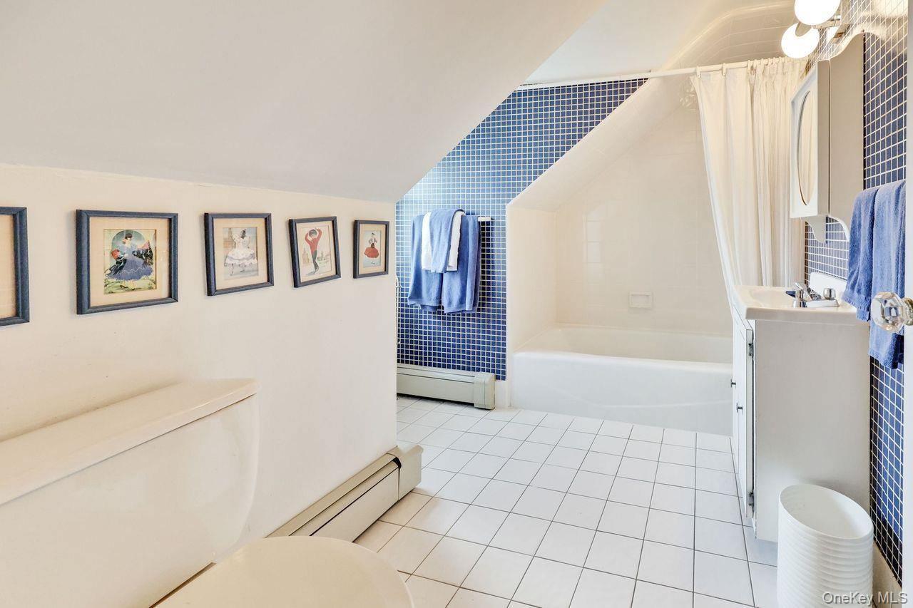 Hewlett Bay Park, New York 11557, United States, 7 Bedrooms Bedrooms, ,5 BathroomsBathrooms,Residential,Active,207037