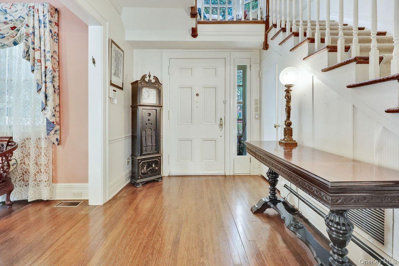 Hewlett Bay Park, New York 11557, United States, 7 Bedrooms Bedrooms, ,5 BathroomsBathrooms,Residential,Active,207037