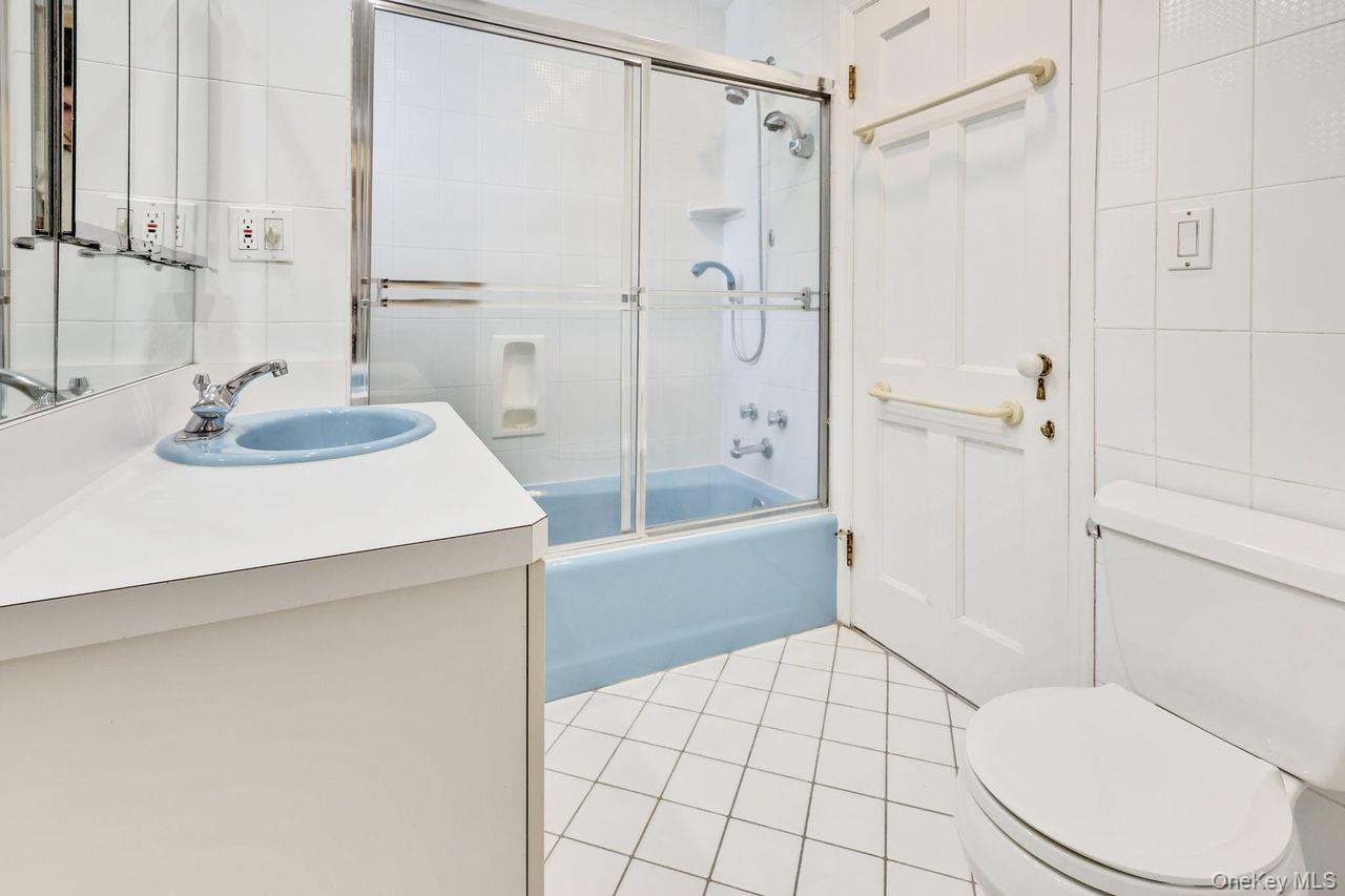 Hewlett Bay Park, New York 11557, United States, 7 Bedrooms Bedrooms, ,5 BathroomsBathrooms,Residential,Active,207037