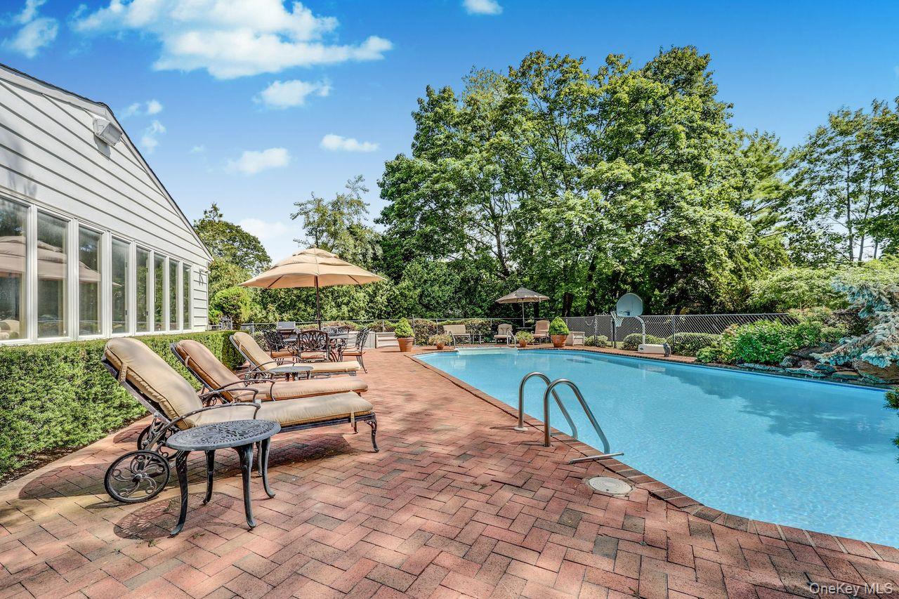 Hewlett Bay Park, New York 11557, United States, 7 Bedrooms Bedrooms, ,5 BathroomsBathrooms,Residential,Active,207037