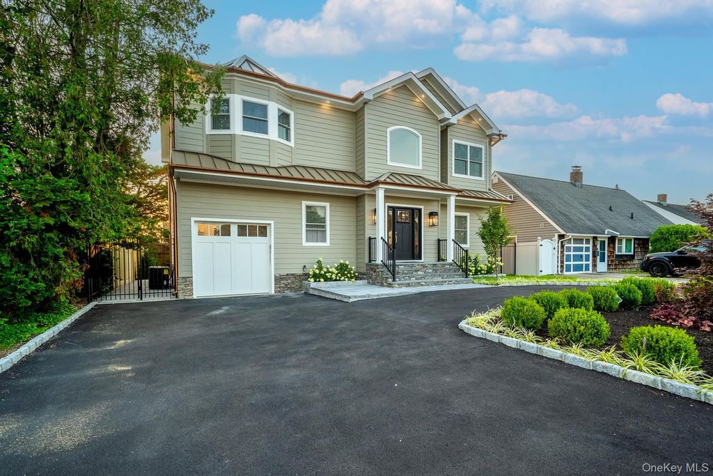 Photo of 60 Ramble Lane, Levittown, NY 11756 (MLS # 895020)