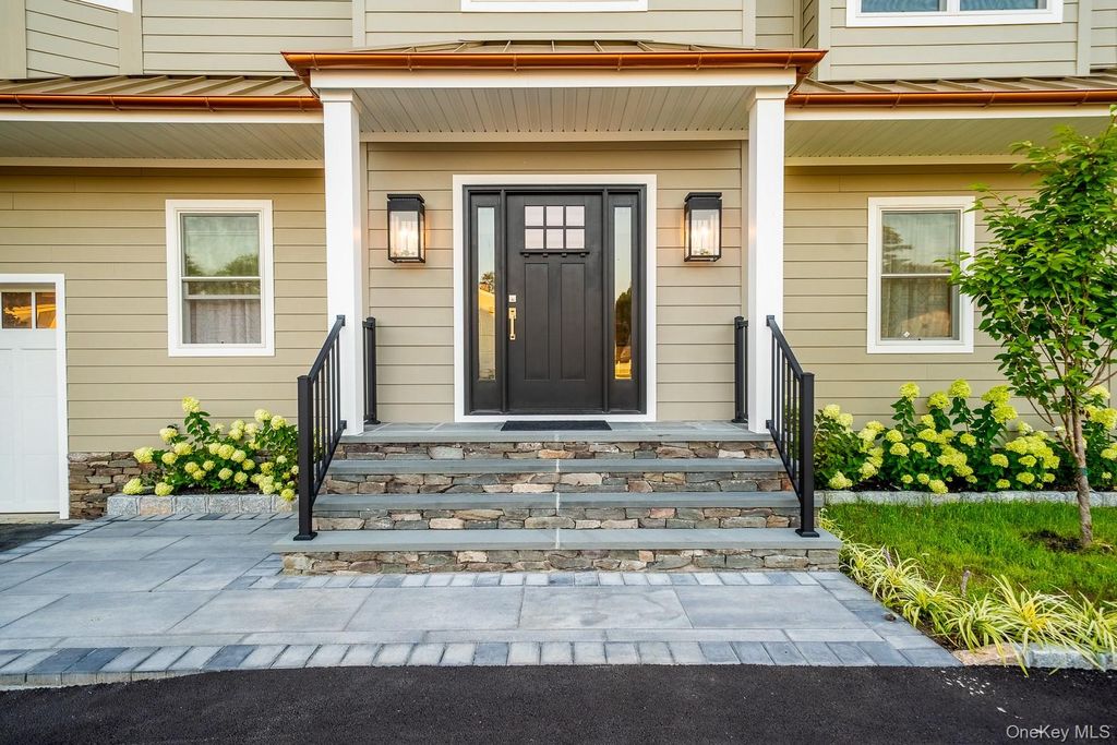 Photo of 60 Ramble Lane, Levittown, NY 11756 (MLS # 895020)