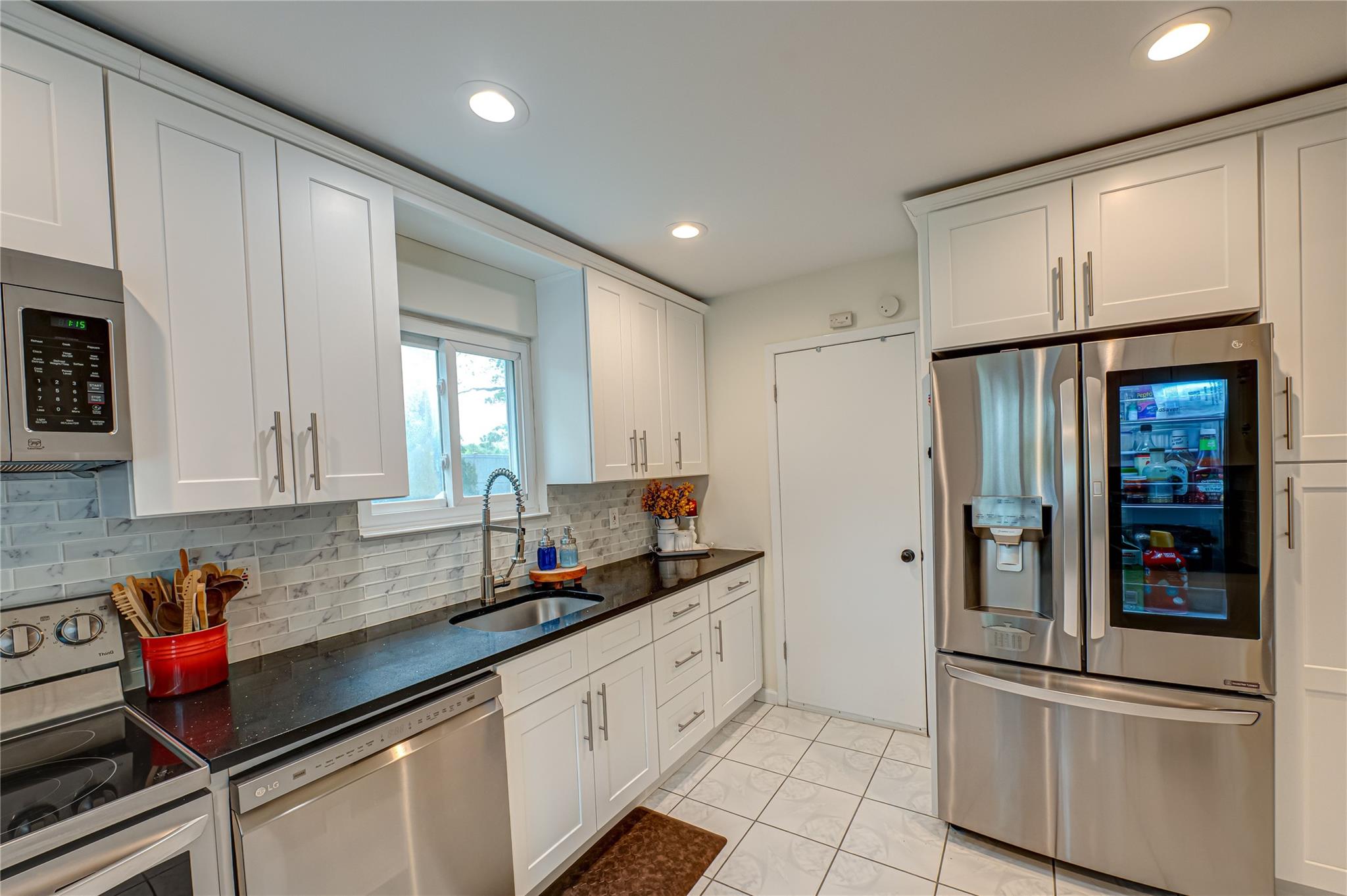 1A Revlon Court, Holtsville, New York image 9