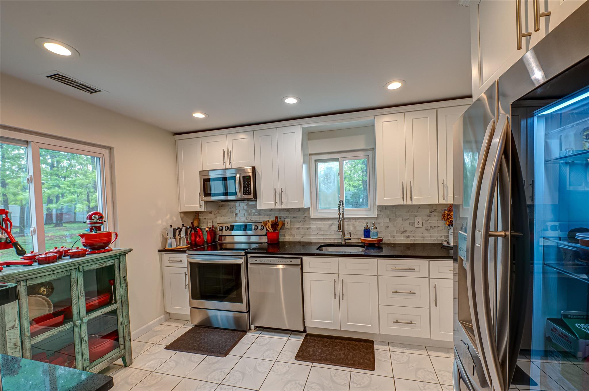 1A Revlon Court, Holtsville, New York image 11