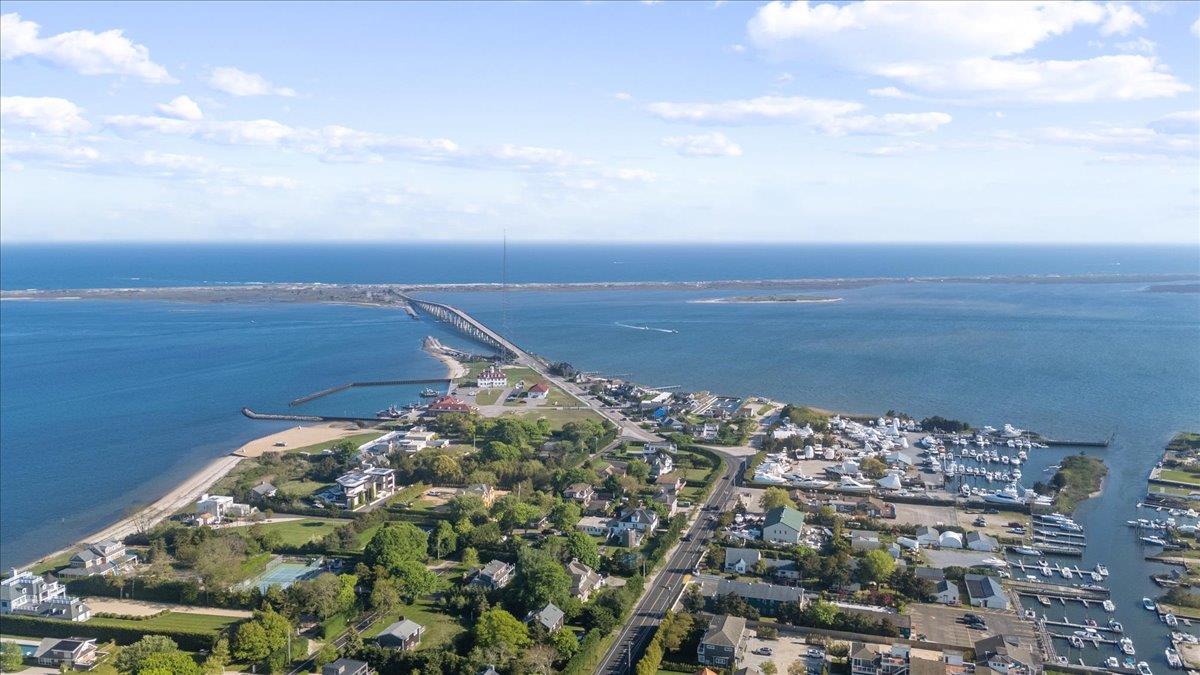 115 Bay Avenue, Hampton Bays, New York image 2
