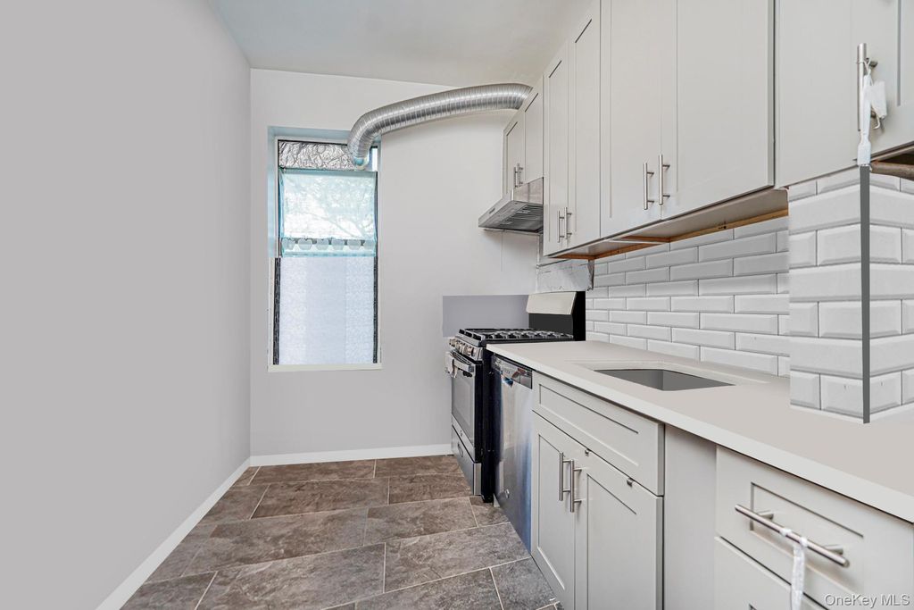 Photo of 79 O Avenue #B2, Brooklyn, NY 11204 (MLS # 996356)
