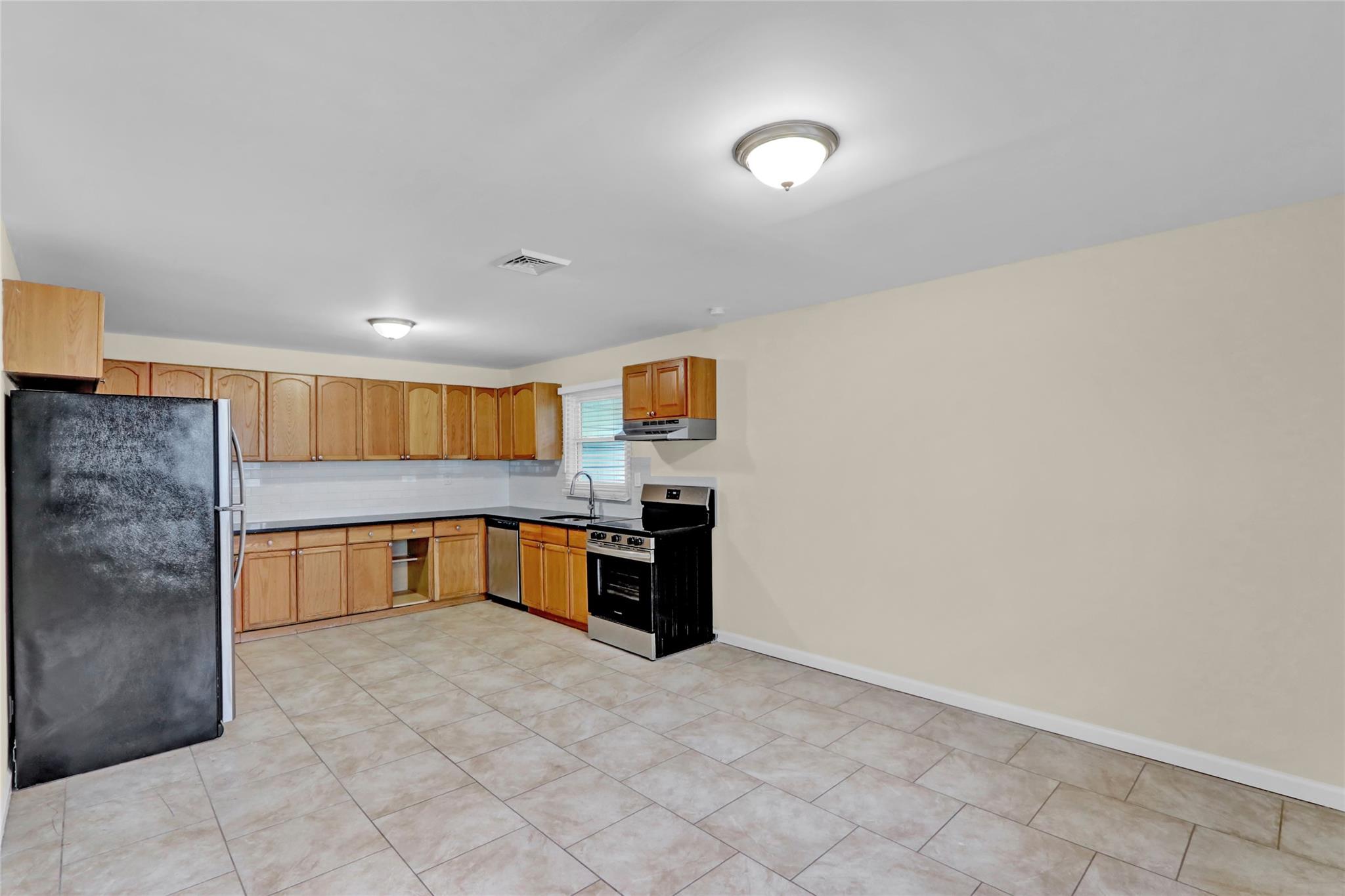 97 Overlook Drive, Mastic Beach, New York image 7