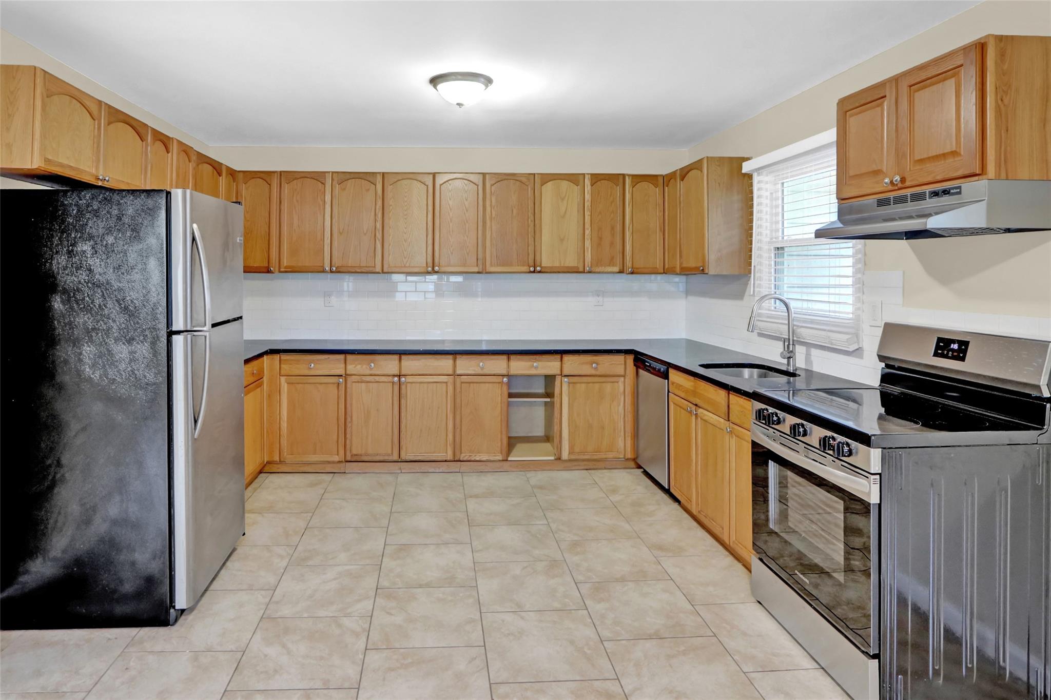 97 Overlook Drive, Mastic Beach, New York image 8