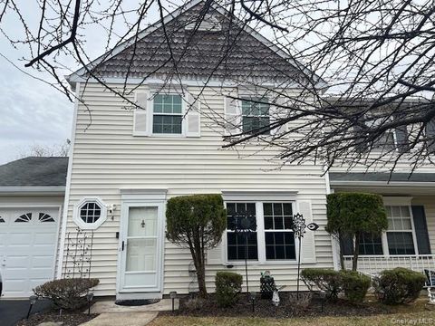 Condo For Sale - 4 Fox Path<br/> Coram, NY 11727