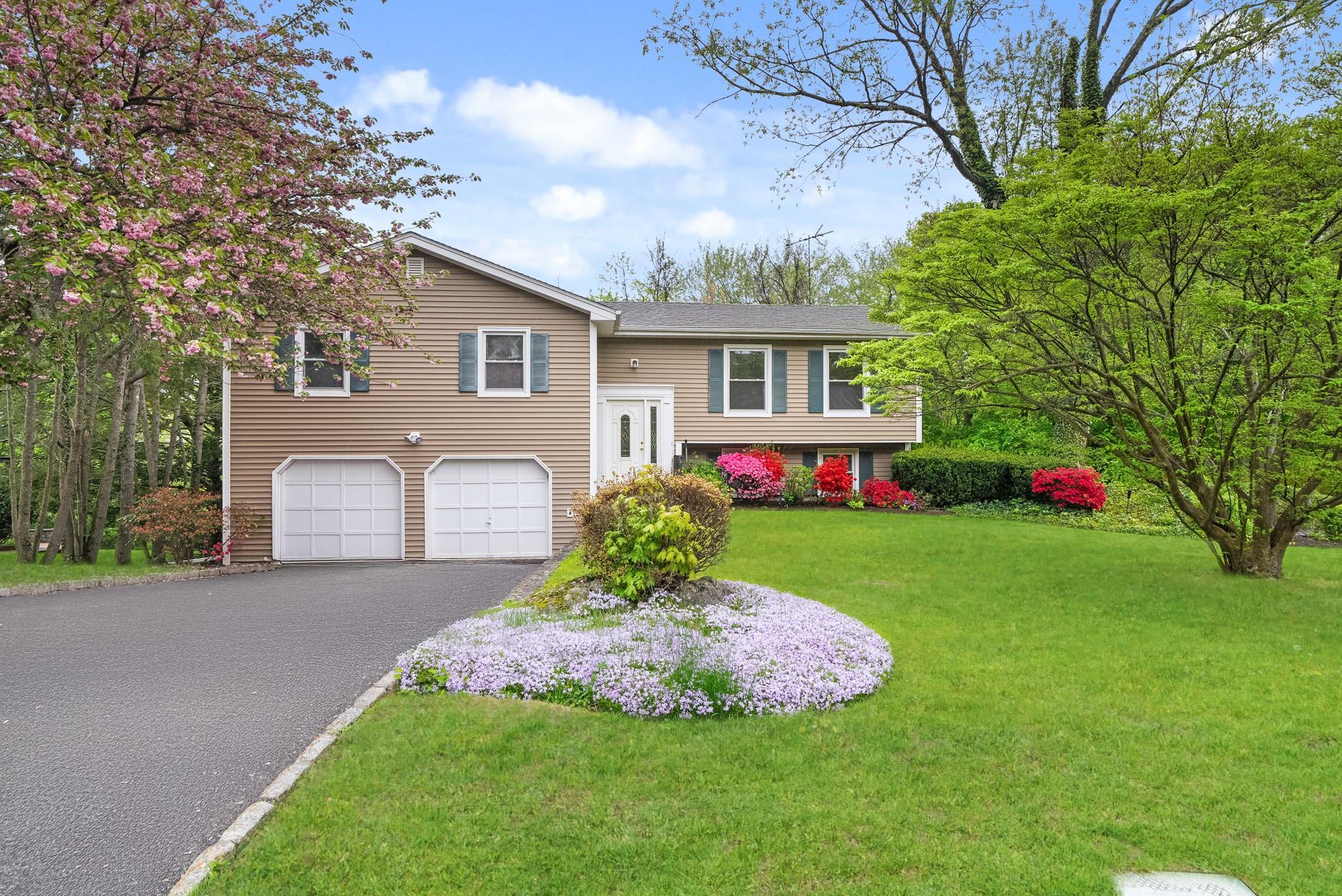 14 Monroe Drive, White Plains, New York image 2