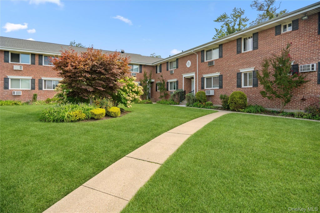 Photo of 200 Merrick Road #L, Amityville, NY 11701 (MLS # 1049220)