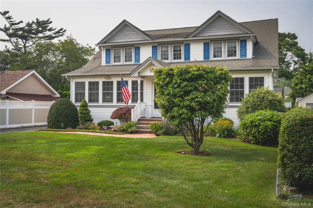 Photo of 11 Hampton Street, Sayville, NY 11782 (MLS # 1027313)