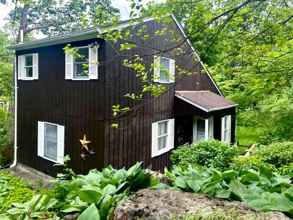 Rental Property at Sunset Drive, Bedford Hills, New York - Bedrooms: 1 
Bathrooms: 1 
Rooms: 4  - $2,900 MO.