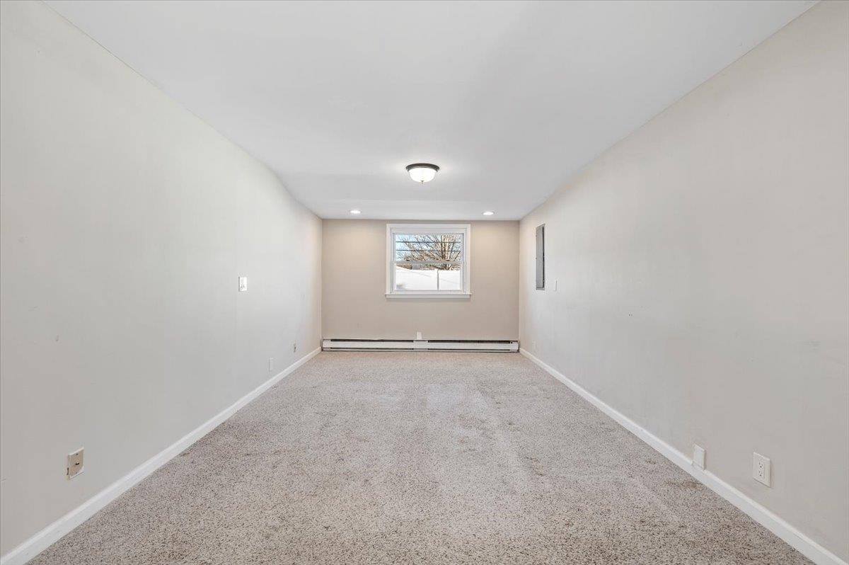 31 Drake Lane, Levittown, New York image 17