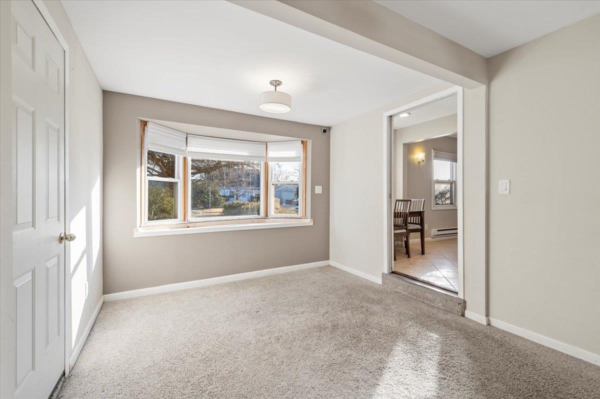 31 Drake Lane, Levittown, New York image 16