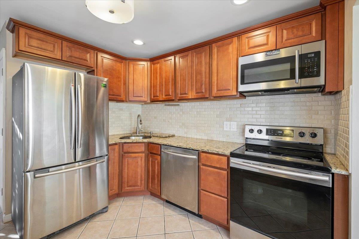 31 Drake Lane, Levittown, New York image 11