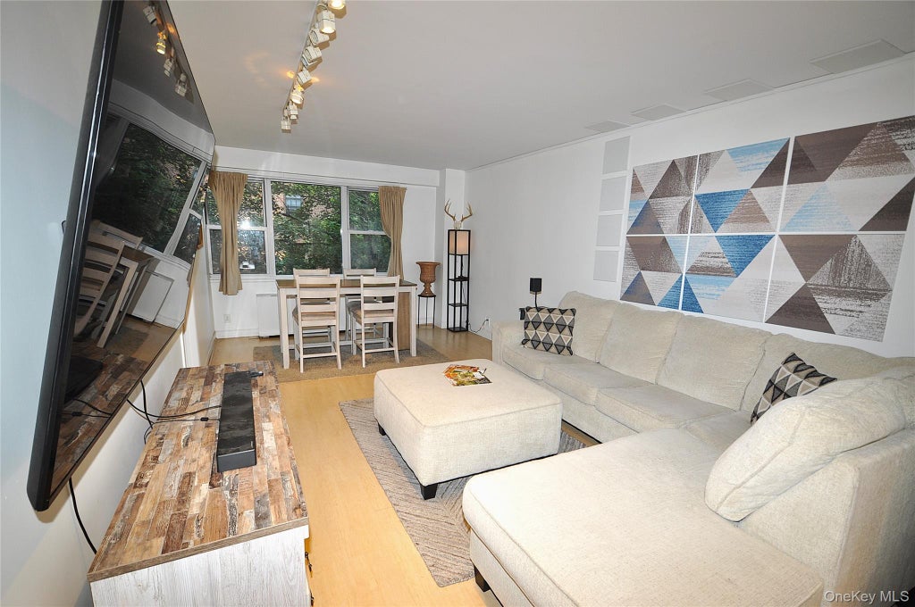 Photo of 230 Garth Road #3B1, Scarsdale, NY 10583 (MLS # 1044347)