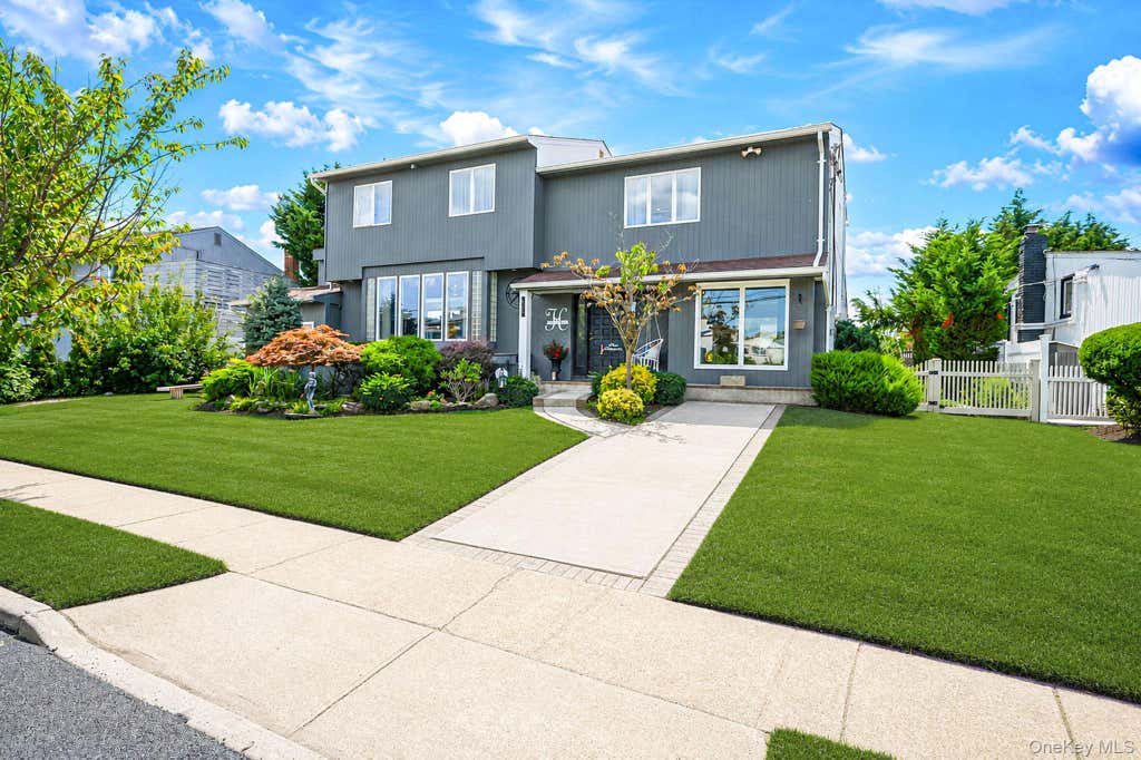 Photo of 962 Mildred Drive, Baldwin Harbor, NY 11510 (MLS # 1039948)