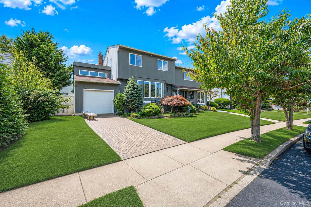Photo of 962 Mildred Drive, Baldwin Harbor, NY 11510 (MLS # 1039948)