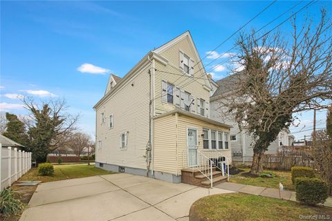 Photo of 171 Washington Street, Mount Vernon, NY 10550 (MLS # 989711)