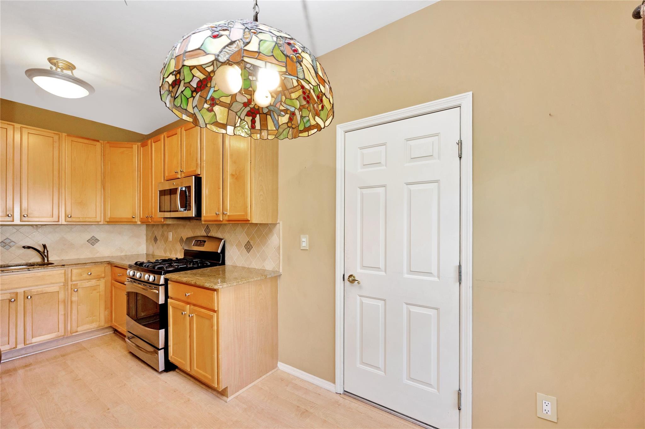 56 Avery Court, Nesconset, New York image 12