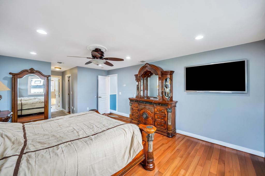6 Garden Circle, Syosset, New York image 16