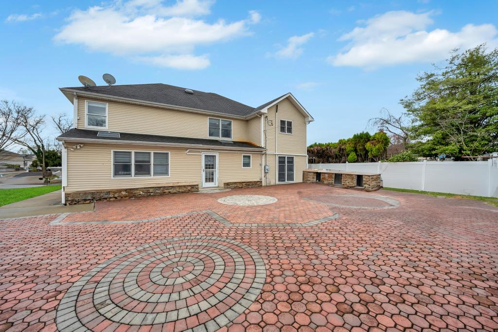 6 Garden Circle, Syosset, New York image 27