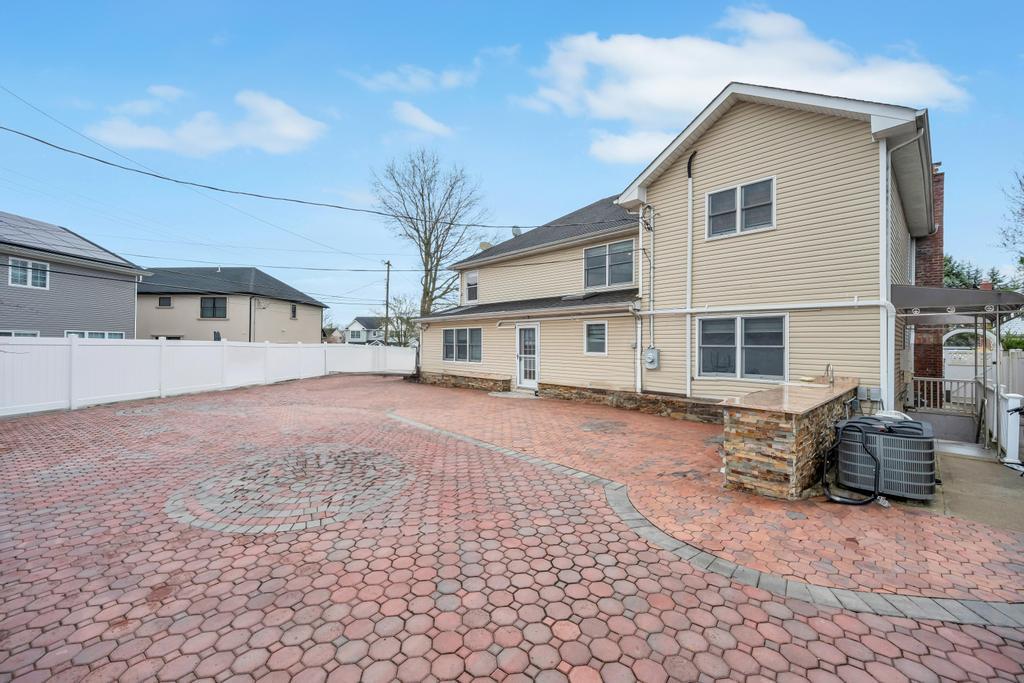 6 Garden Circle, Syosset, New York image 29