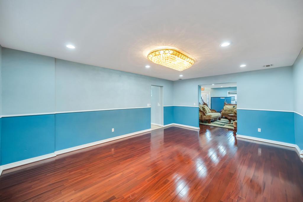 6 Garden Circle, Syosset, New York image 26