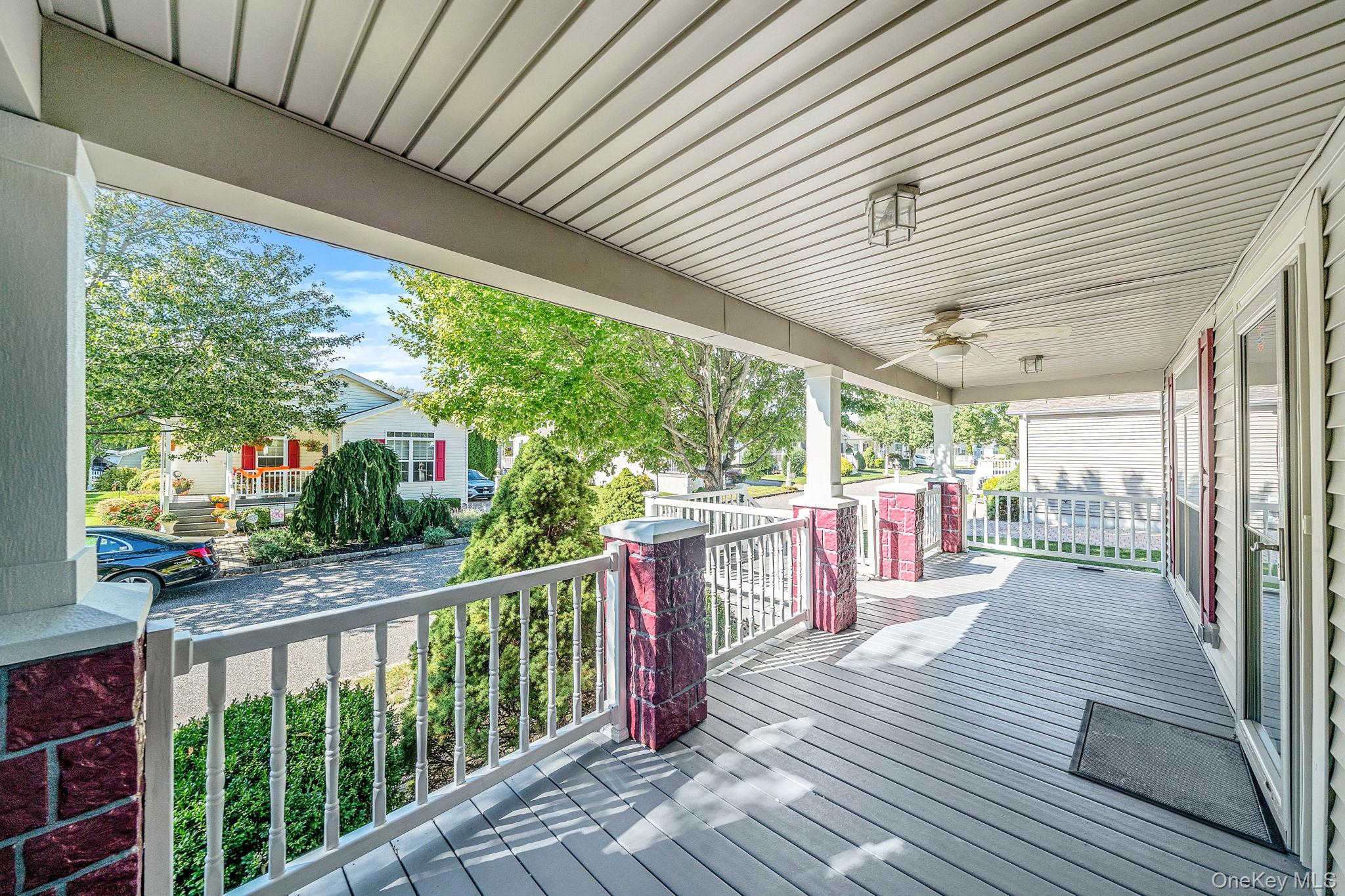 1661 Old Country Road 516