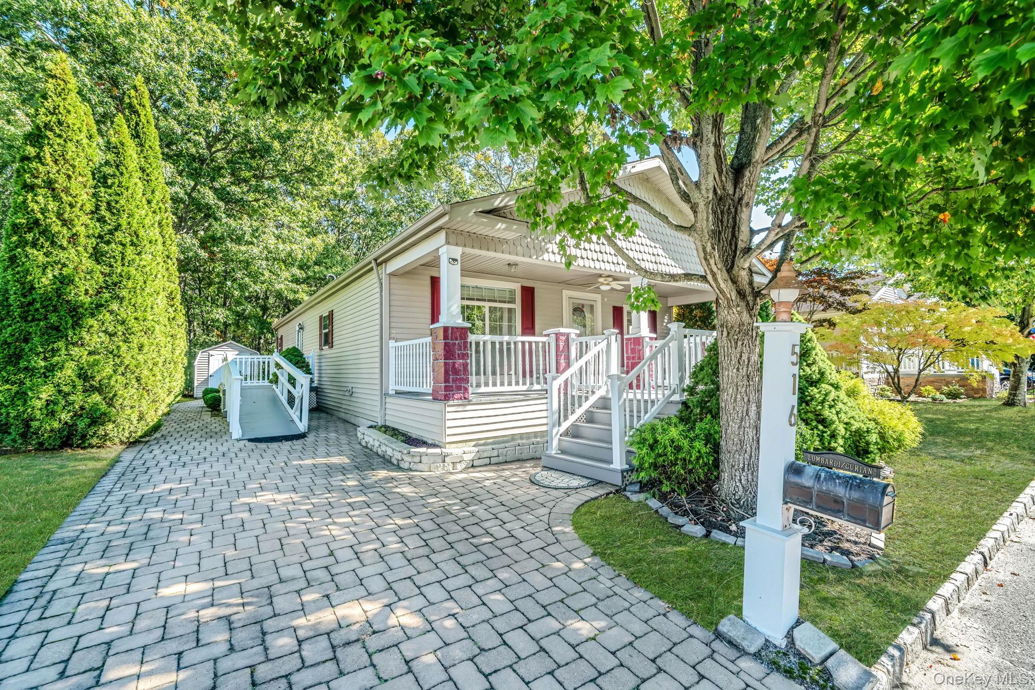 1661 Old Country Road 516