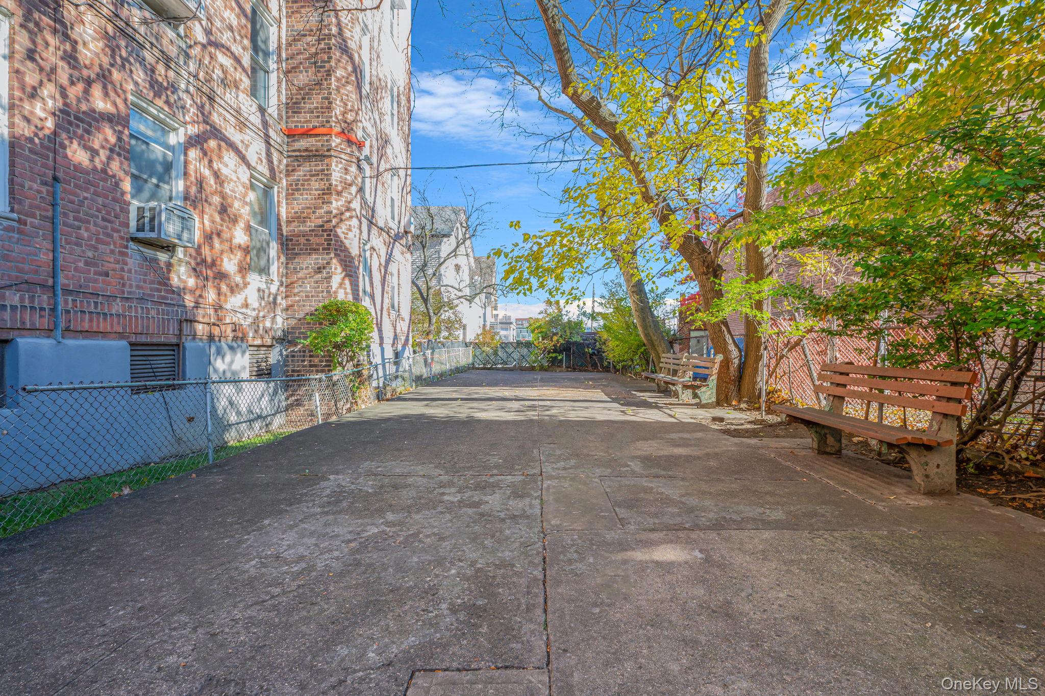 2552 E 7 Street 1H
